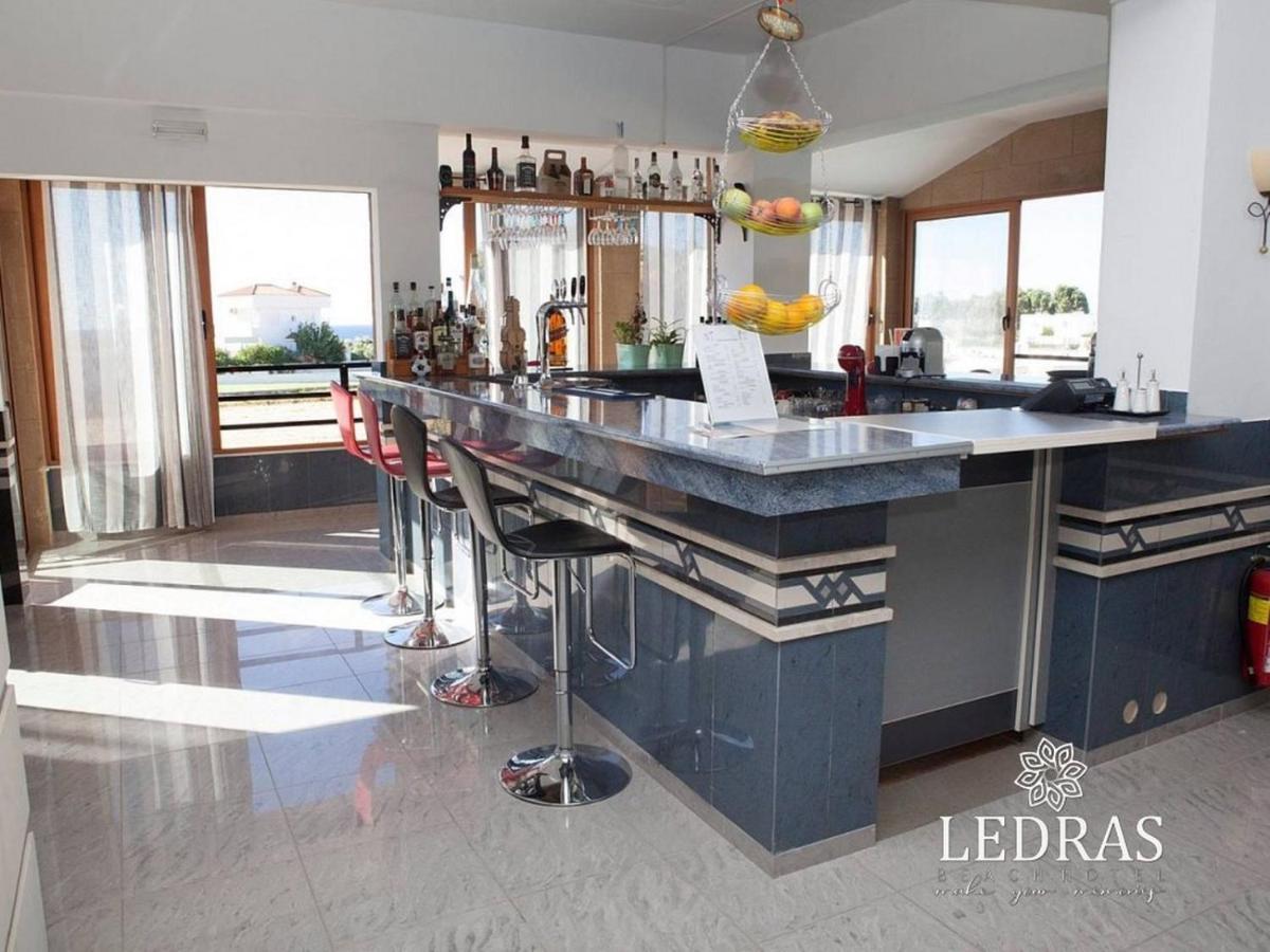 Hotel Ledras ゲンナジー エクステリア 写真