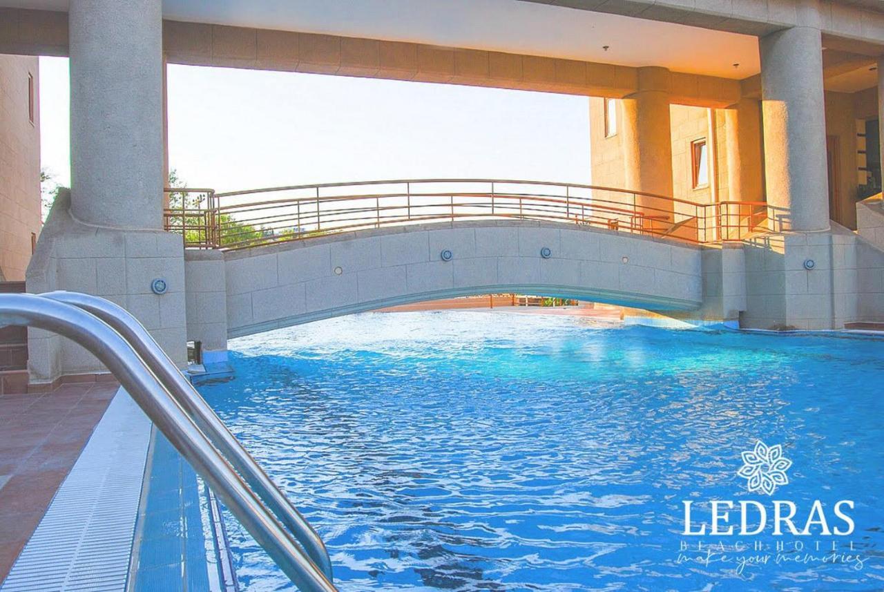 Hotel Ledras ゲンナジー エクステリア 写真