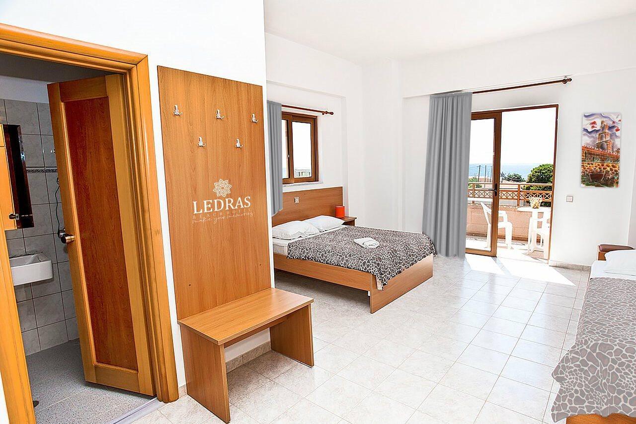 Hotel Ledras ゲンナジー エクステリア 写真