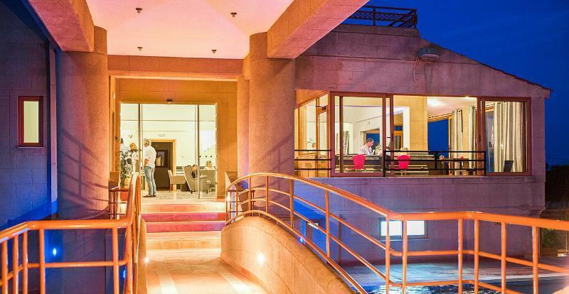 Hotel Ledras ゲンナジー エクステリア 写真