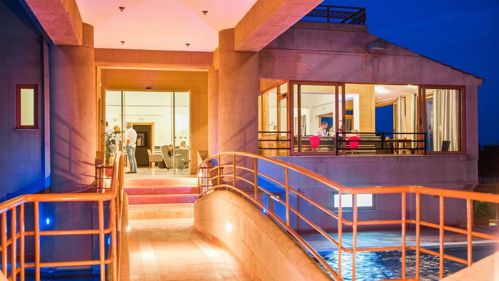 Hotel Ledras ゲンナジー エクステリア 写真