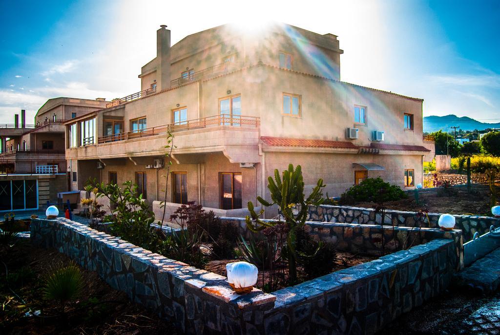 Hotel Ledras ゲンナジー エクステリア 写真